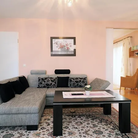 Kaiservillen - Mit 1 Schlafzimmer Und Balkon D115