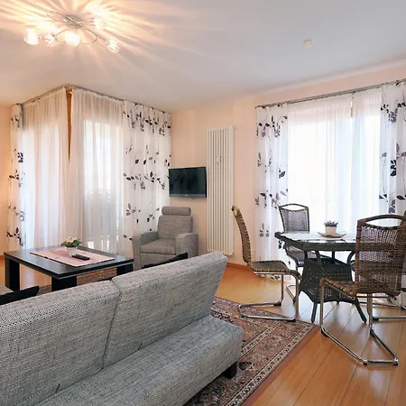 Apartment Kaiservillen - Mit 1 Schlafzimmer Und Balkon D115